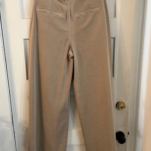 AE NWOT Dreamy Drape High Waisted Khaki Trouser Size 6 Short - Picture 8 of 10